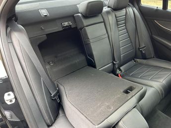 Mercedes-Benz E Class 2.0 E300e 13.5kWh AMG Line Night Edition (Premium Plus) G-Tronic