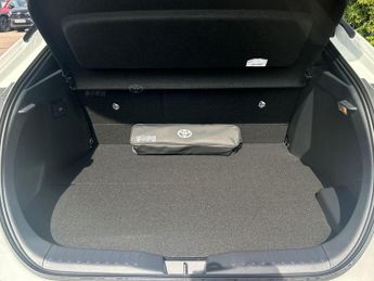 Toyota C-HR 2.0 VVT-h 13.6 kWh Design CVT Euro 6 (s/s) 5dr