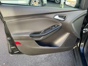 Ford Focus 1.6 Zetec Powershift Euro 5 5dr