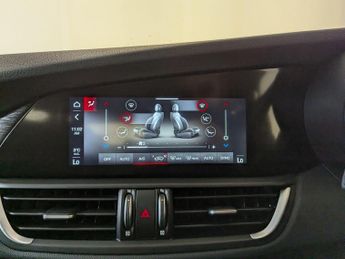Alfa Romeo Giulia 2.0T Lusso Ti Auto Euro 6 (s/s) 4dr