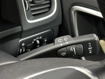 VOLVO V60 2.4 D6 Twin Engine SE Lux Nav Estate 5dr Diesel Plug-in Hybrid A