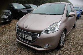 Peugeot 208 1.2 VTi Allure Euro 5 5dr