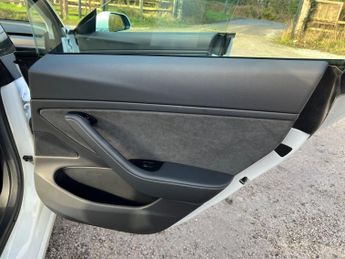 Tesla Model 3 Standard Range Plus Auto RWD 4dr