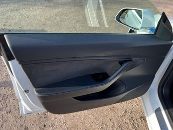 Tesla Model 3 Standard Range Plus Auto RWD 4dr