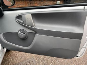 Peugeot 107 1.0 12V Urban 2 Tronic Euro 4 3dr