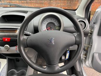 Peugeot 107 1.0 12V Urban 2 Tronic Euro 4 3dr