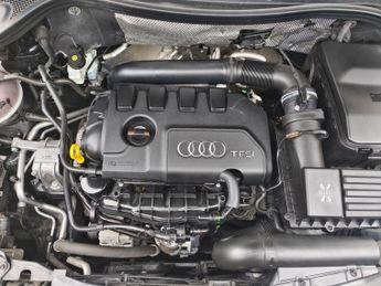 Audi Q3 Audi Q3 2.0 AUTO 6 AVAILABLE BLACK ALSO