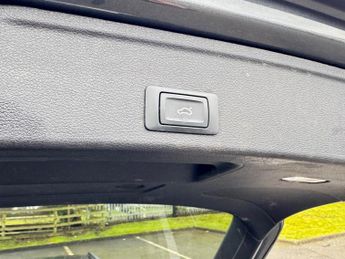 Audi A4 Avant 2.0 TFSI 40 Black Edition S Tronic Euro 6 (s/s) 5dr