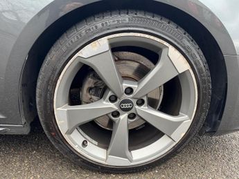 Audi A4 Avant 2.0 TFSI 40 Black Edition S Tronic Euro 6 (s/s) 5dr