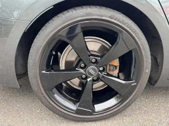 Audi A4 Avant 2.0 TFSI 40 Black Edition S Tronic Euro 6 (s/s) 5dr