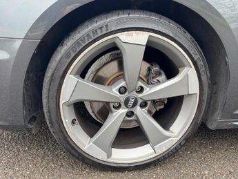 Audi A4 Avant 2.0 TFSI 40 Black Edition S Tronic Euro 6 (s/s) 5dr