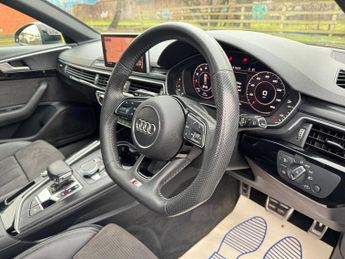 Audi A4 Avant 2.0 TFSI 40 Black Edition S Tronic Euro 6 (s/s) 5dr