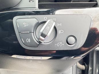 Audi A4 Avant 2.0 TFSI 40 Black Edition S Tronic Euro 6 (s/s) 5dr