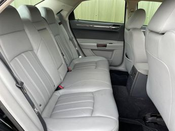 Chrysler 300C 3.5 V6 4dr