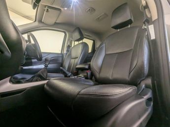 Nissan Navara 2.3 dCi Tekna 4WD Euro 6 (s/s) 4dr