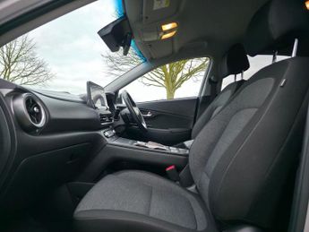 Hyundai KONA 64kWh Premium Auto 5dr (10.5kW Charger)