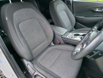 Hyundai KONA 64kWh Premium Auto 5dr (10.5kW Charger)