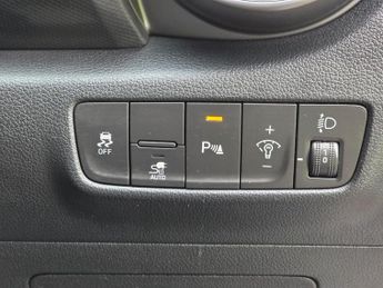 Hyundai KONA 64kWh Premium Auto 5dr (10.5kW Charger)