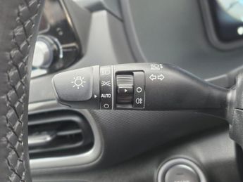 Hyundai KONA 64kWh Premium Auto 5dr (10.5kW Charger)