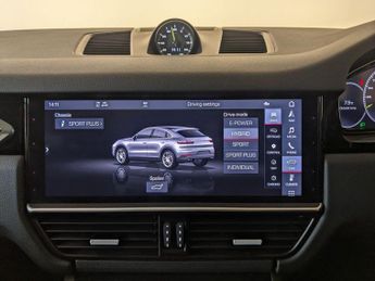 Porsche Cayenne 3.0 V6 E-Hybrid 14.1kWh TiptronicS 4WD Euro 6 (s/s) 5dr (3.6kW C