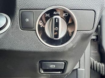 Mercedes-Benz A Class 1.5 A180d AMG Line (Premium) 7G-DCT Euro 6 (s/s) 5dr