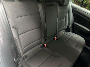 Volkswagen e-Golf 35.8kWh e-Golf Auto 5dr
