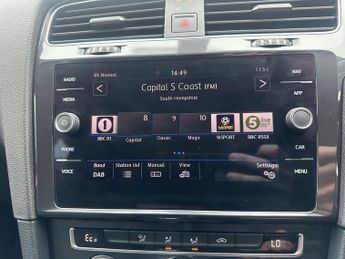 Volkswagen e-Golf 35.8kWh e-Golf Auto 5dr