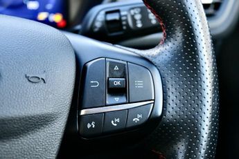 Ford Kuga 2.5 EcoBoost Duratec 14.4kWh ST-Line X First Edition CVT Euro 6 