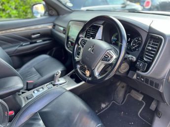 Mitsubishi Outlander 2.4h TwinMotor 13.8kWh 4h CVT 4WD Euro 6 (s/s) 5dr