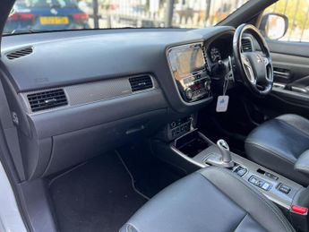 Mitsubishi Outlander 2.4h TwinMotor 13.8kWh 4h CVT 4WD Euro 6 (s/s) 5dr