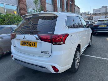 Mitsubishi Outlander 2.4h TwinMotor 13.8kWh 4h CVT 4WD Euro 6 (s/s) 5dr