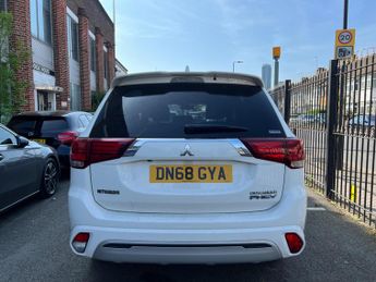 Mitsubishi Outlander 2.4h TwinMotor 13.8kWh 4h CVT 4WD Euro 6 (s/s) 5dr
