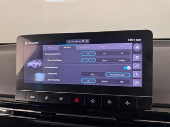 MG MG4 64kWh SE Long Range Auto 5dr