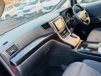 Toyota Alphard SR 2.5 Hybrid AWD 7-Seats