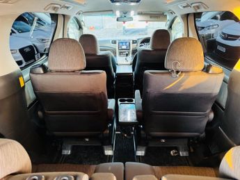 Toyota Alphard SR 2.5 Hybrid AWD 7-Seats