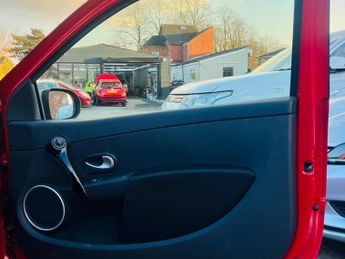Renault Clio 1.6 VVT Dynamique TomTom Auto Euro 5 3dr
