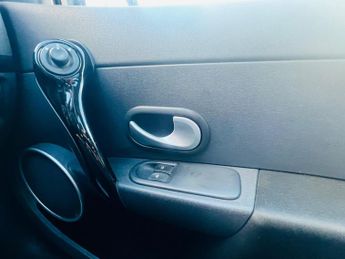 Renault Clio 1.6 VVT Dynamique TomTom Auto Euro 5 3dr