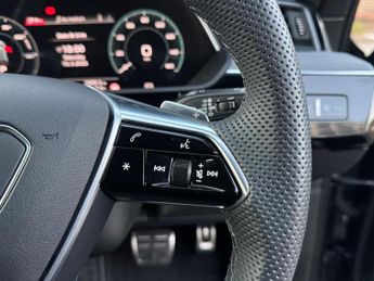 Audi Q8 e-tron 50 Black Edition Auto quattro 5dr 95kWh (11kW Charger)