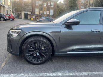 Audi Q8 e-tron 50 Black Edition Auto quattro 5dr 95kWh (11kW Charger)