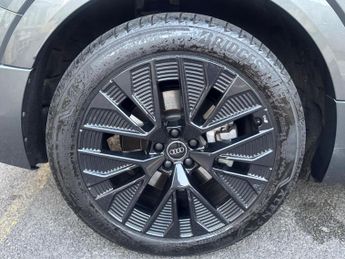 Audi Q8 e-tron 50 Black Edition Auto quattro 5dr 95kWh (11kW Charger)