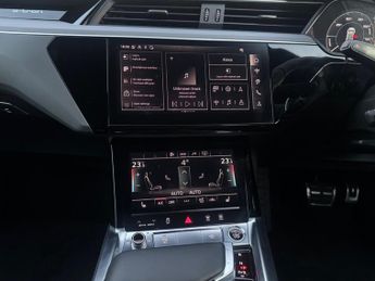 Audi Q8 e-tron 50 Black Edition Auto quattro 5dr 95kWh (11kW Charger)