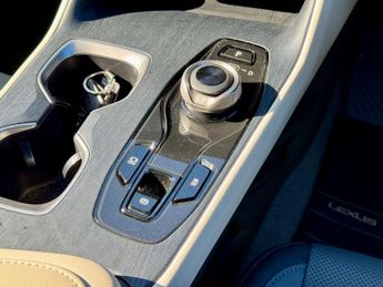 Lexus RZ 450e 71.4kWh Premium Auto DIRECT4 5dr