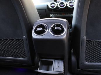 Mercedes-Benz A Class 2.0 A200d AMG Line (Premium) 8G-DCT Euro 6 (s/s) 5dr