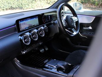 Mercedes-Benz A Class 2.0 A200d AMG Line (Premium) 8G-DCT Euro 6 (s/s) 5dr