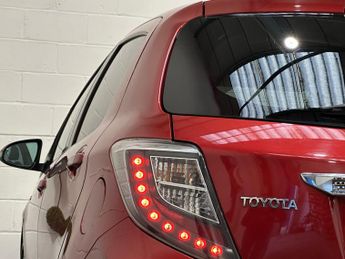 Toyota Yaris 1.5 VVT-h Icon Plus CVT Euro 5 5dr
