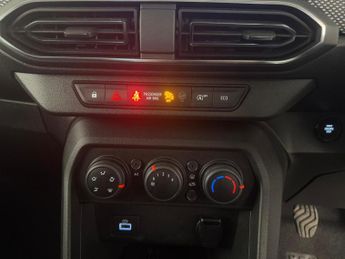 Dacia Sandero 1.0 TCe Comfort Euro 6 (s/s) 5dr