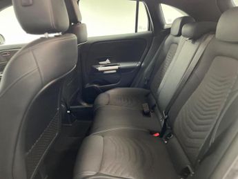 Mercedes-Benz GLA 1.3 GLA200 MHEV Sport (Executive) 7G-DCT Euro 6 (s/s) 5dr