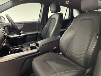 Mercedes-Benz GLA 1.3 GLA200 MHEV Sport (Executive) 7G-DCT Euro 6 (s/s) 5dr