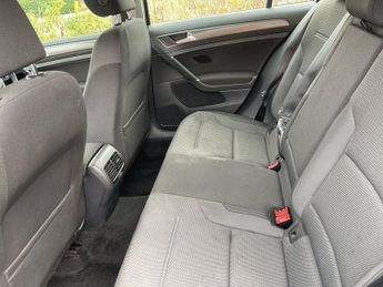 Volkswagen e-Golf 35.8kWh e-Golf Auto 5dr