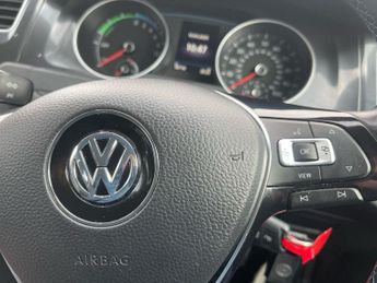 Volkswagen e-Golf 35.8kWh e-Golf Auto 5dr